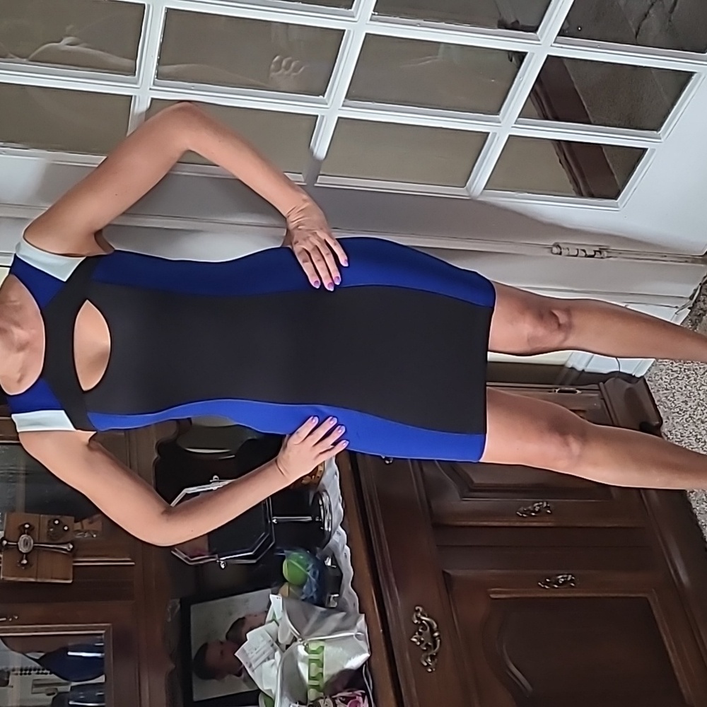 GUESS Colorblock Bodycon Dress - Picture 7 of 8